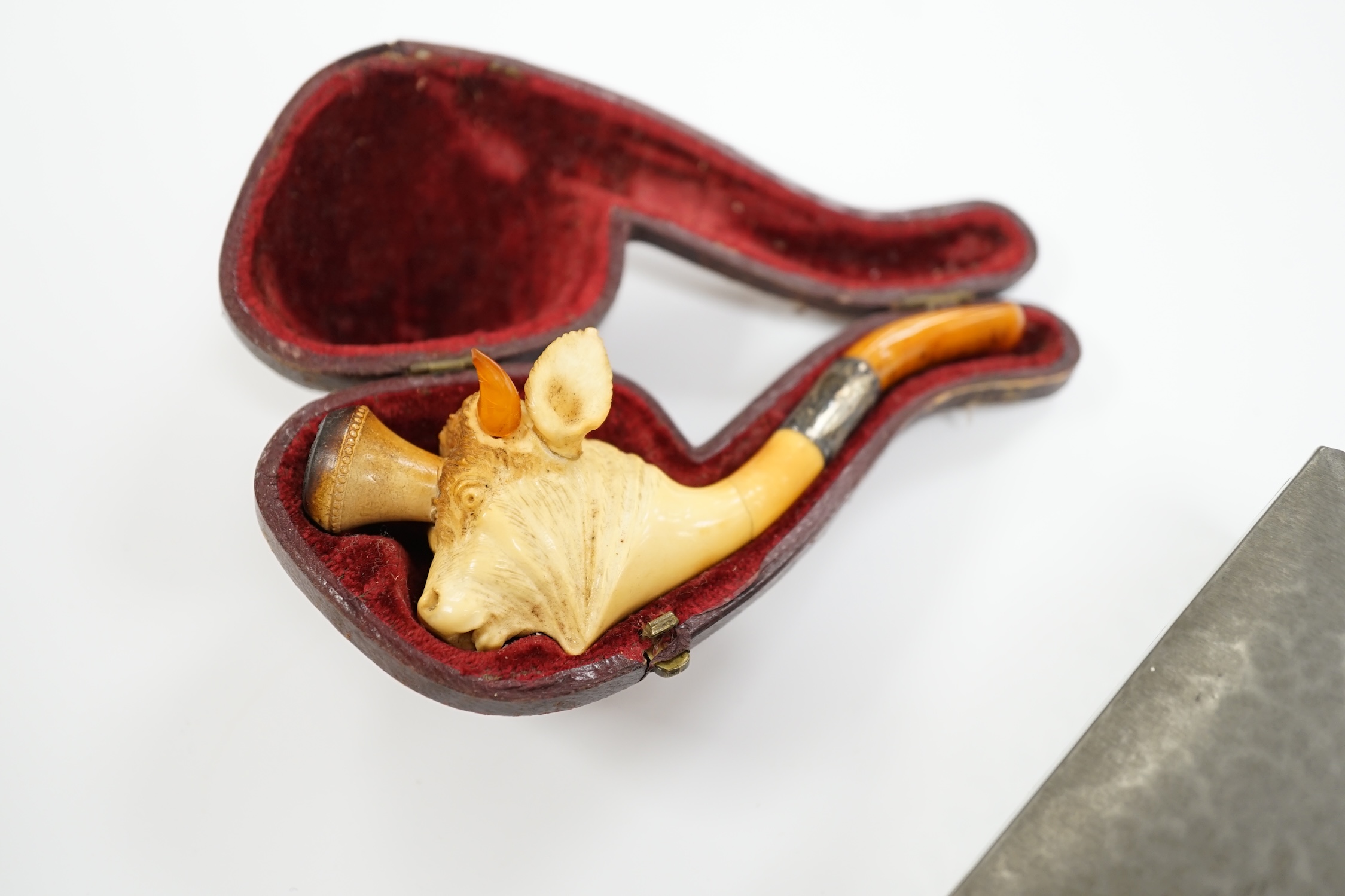 A cased Meerschaum pipe in the form of a bull and a Tudric pewter box, 9 x 9 x 5cm